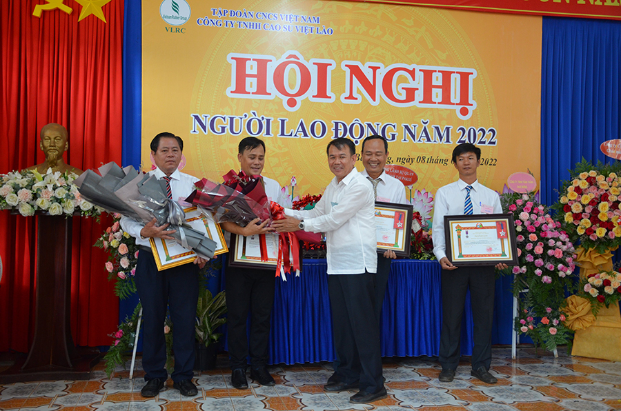 cao su việt l&agrave;o