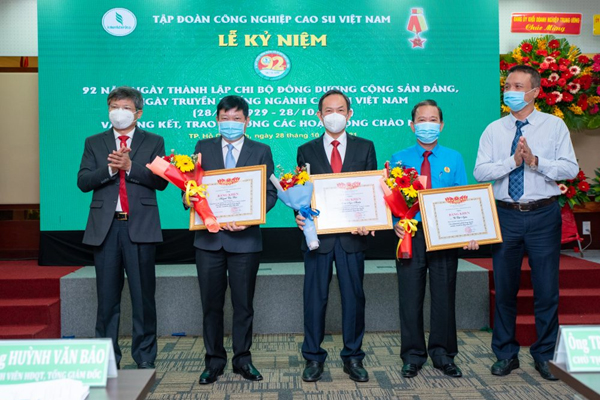 cao su việt l&agrave;o