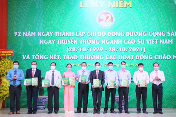 cao su việt l&agrave;o